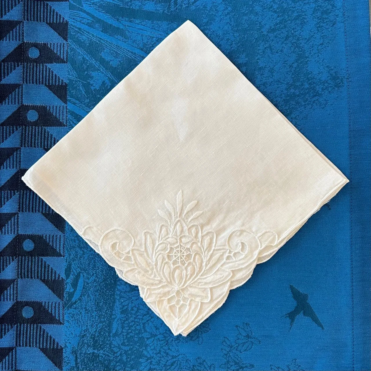 100% Linen Napkins - Chrysanthemum Flower