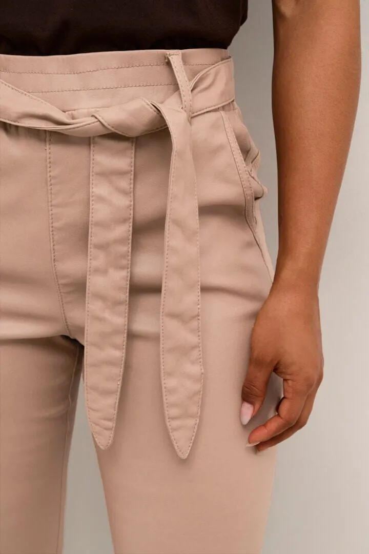 REMOVABLE BELT TAUPE WAXED ANKLE PANT